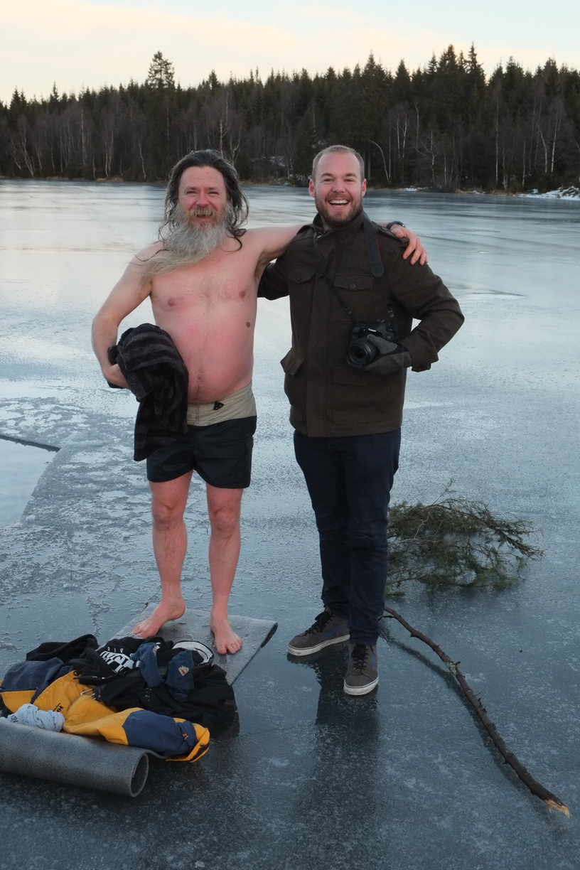 Lex Boon (rechts) met Trygve Bauge op het ijs in Noorwegen. Foto: Joost Bastmeijer.